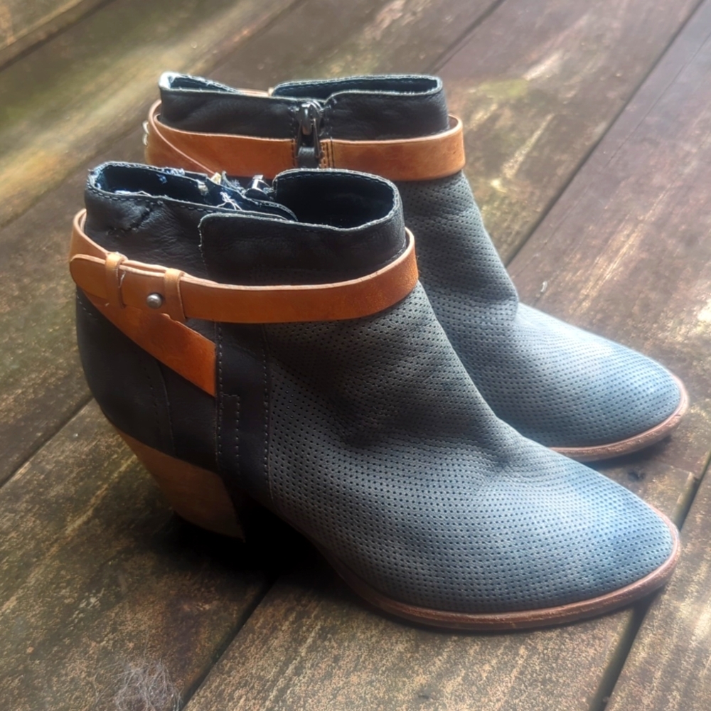 Fall Staple, DOLCE VITA, strappy booties!!
